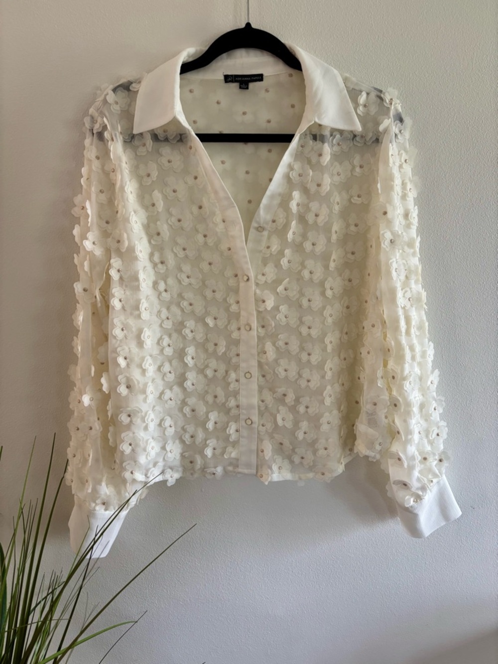 Adrianna Papell | White 3D Floral Appliqué Top